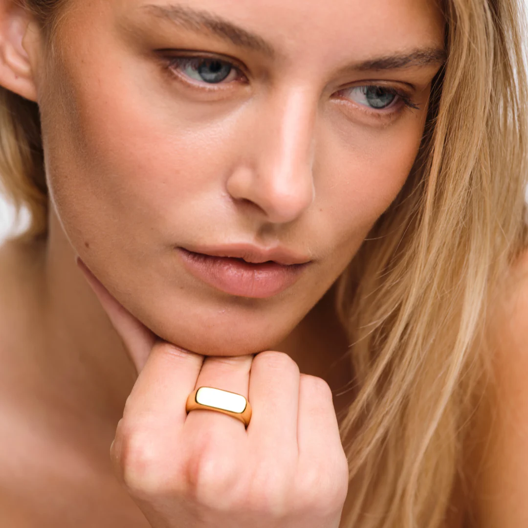 Alix Signet Ring - Image 3