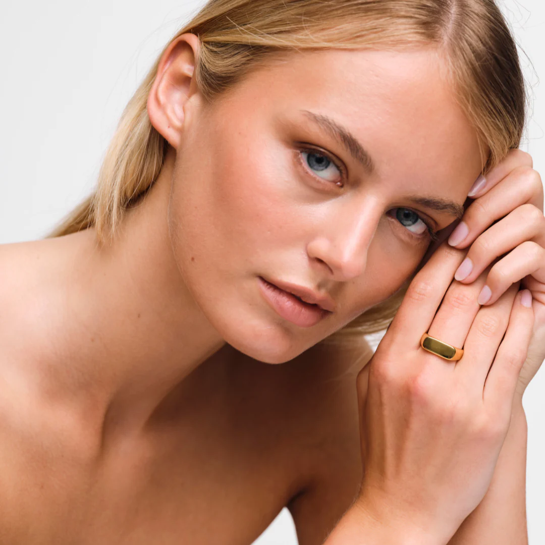 Alix Signet Ring - Image 4