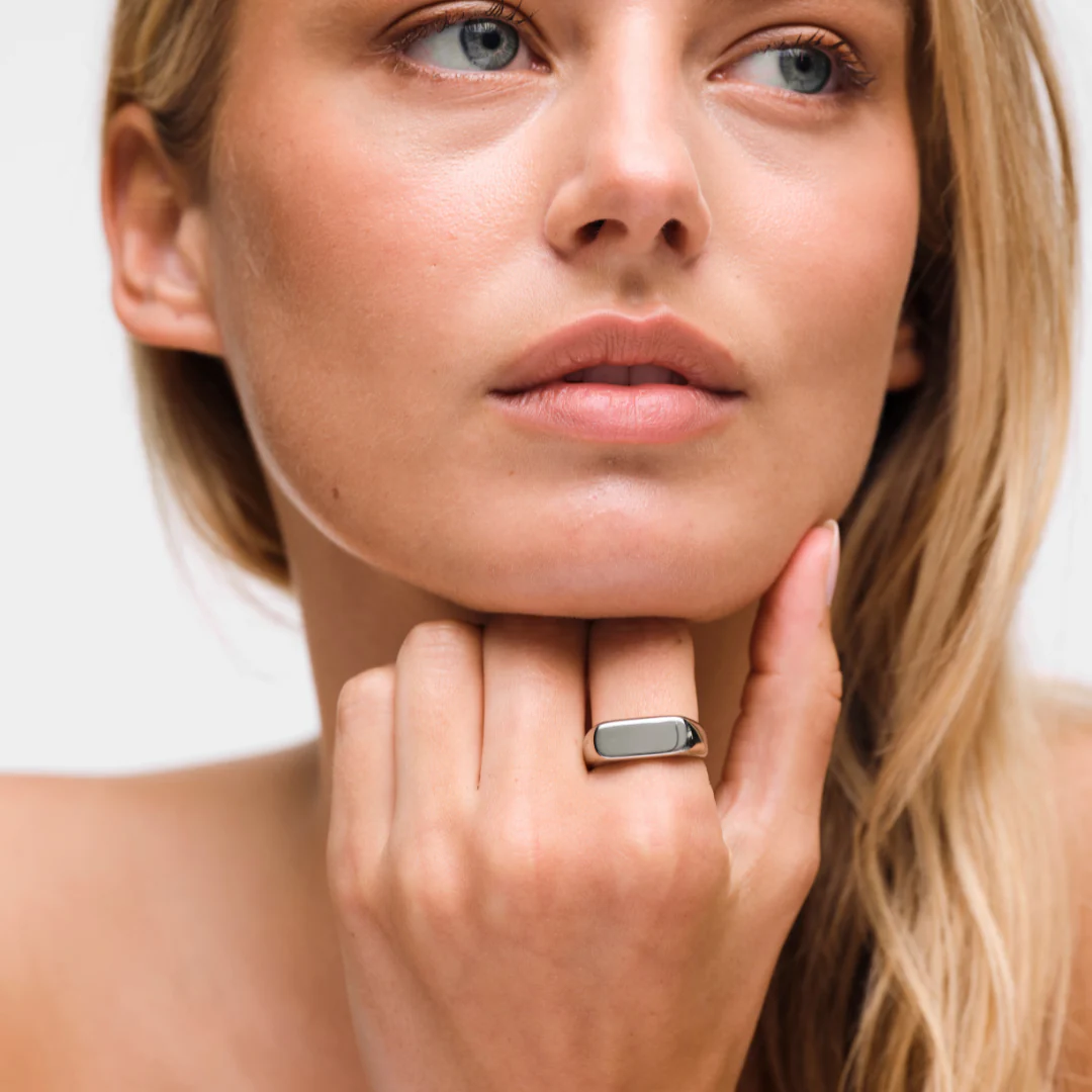 Alix Signet Ring - Image 5